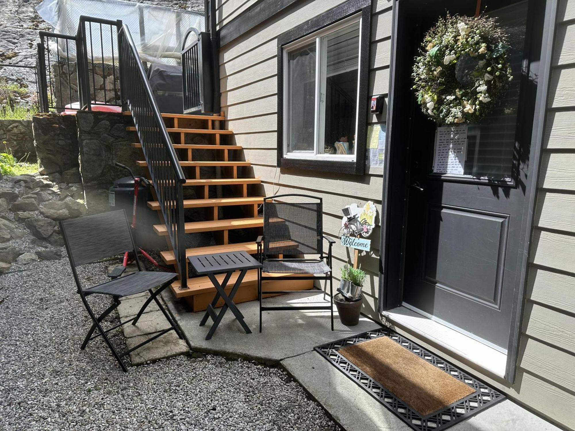 Separate Entry Sweet Home Victoria Exterior foto